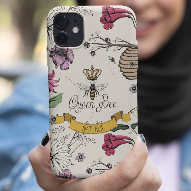 Coques Case-Mate iPhone Elégante ivoire, Black & Gold Queen Bee & Crown (Chic Hand-Drawn Royal Queen Bee & Flowers Illustration in Ivory.
Personalized Name in Gold Scroll.)