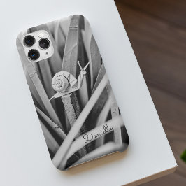 Coques iPhone 16 Escargot d'origami en papier dans le monogramme d'