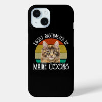 Facilement Distrait Par Les Maine Coons