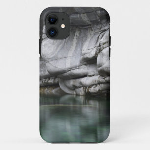Case-Mate iPhone Case Falaise arrondie de roche par la rivière de