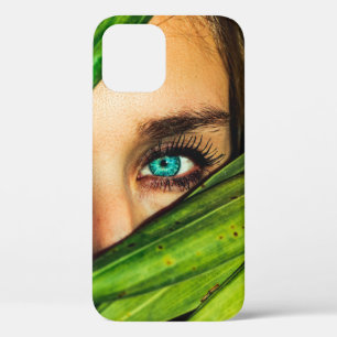 Case-Mate iPhone Case Femme derrière les feuilles verts