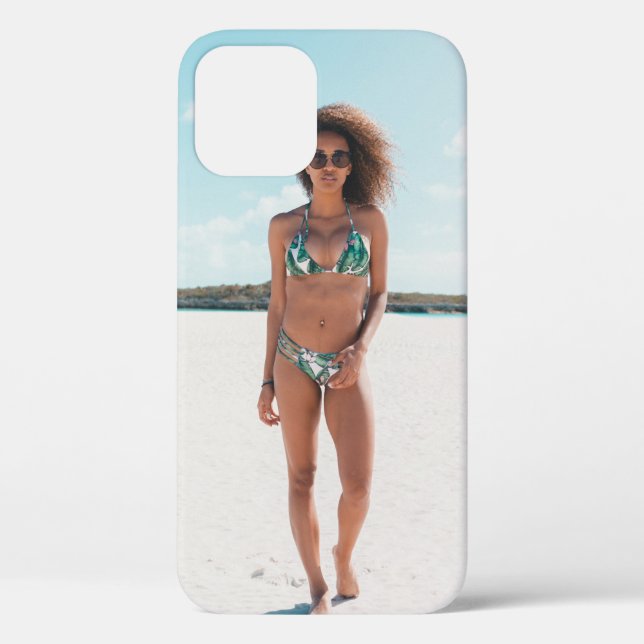 Coques Case-Mate iPhone Femme en bikini debout sur le sable (Verso)