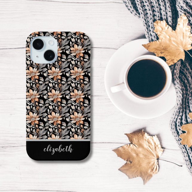 Coques Case-Mate iPhone Fleurs orange brûlé rouille noir gris Monogramme (Monogrammed Burnt orange, terracotta rust, grey florals on a black background. gift for her)