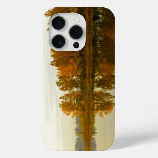 Coque iPhone 15 Pro Forêt d'automne au bord de la rivière