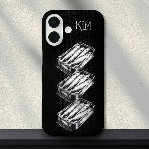 Coques iPhone 16 Grunge d'art de la sardine noire Dessin Monogramme