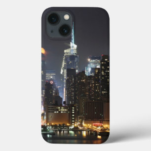 iPhone 13 Coque La lune se lève au-dessus du Midtown New York.