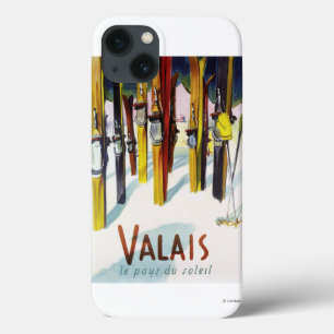 iPhone 13 Case La terre du soleil - skis se tenant dans la neige