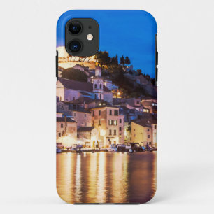 Case-Mate iPhone Case La ville croate de Sibenik la nuit.
