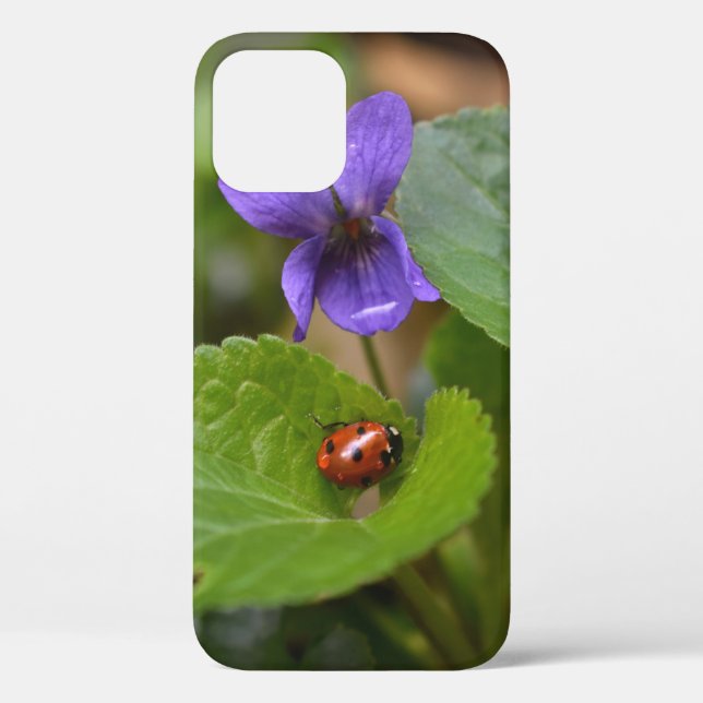 Coques Case-Mate iPhone Ladybug sur les fleurs de violet doux (Verso)