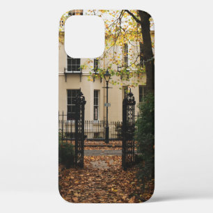 Case-Mate iPhone CASE MAISON EN BÉTON BLANC ENTOURÉE D'ARBRES DURANT DA