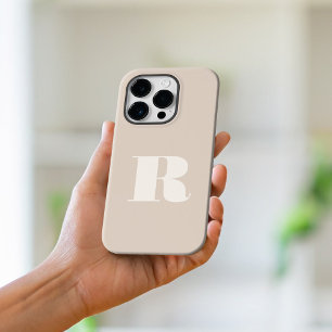 Coque iPhone 15 Pro Max Monogramme initial minimaliste beige
