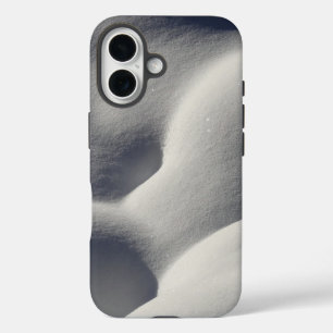 Coques iPhone 16 Monticules de neige scintillante, nature abstraite