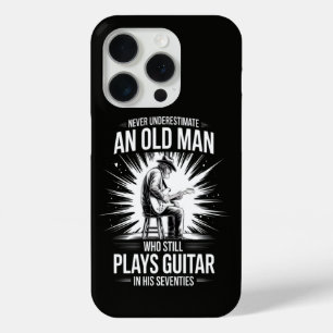 Coque iPhone 15 Pro Ne sous-estimez jamais un vieil homme qui joue de