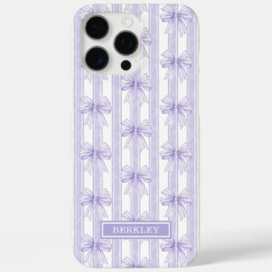 Coques iPhone 16 Pro Max Nœuds Coquette Violets sur Monogramme à Rayures
