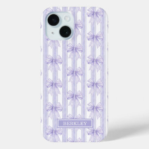 Coque Pour iPhone 15 Nœuds Coquette Violets sur Monogramme à Rayures