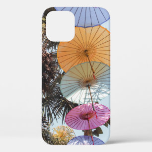 Case-Mate iPhone Case Parapluie rouge sur arbre vert