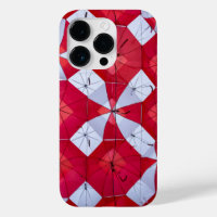 Parapluies rouges et blancs