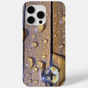 Coque iPhone 15 Pro Max Photo de près de perles d'eau abstraites sur du bo