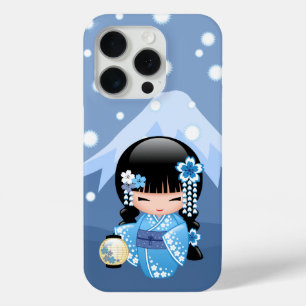 Coque iPhone 15 Pro Poupée Kokeshi d'Hiver - Geisha Fille de la Montag