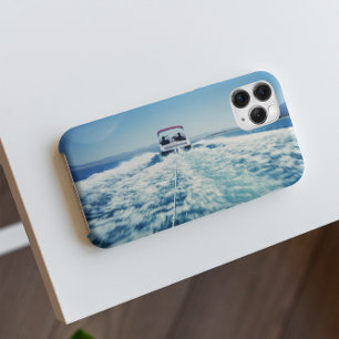 Coque Pour iPhone 14 Pro Ski nautique derrière un bateau à moteur
