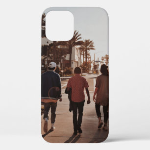 Case-Mate iPhone Case Trois personnes marchant près des palmiers