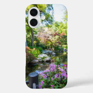 Coques iPhone 16 un beau paysage printanier dans le jardin