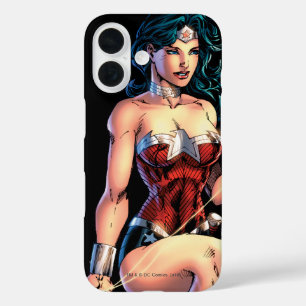 Coques iPhone 16 Wonder Woman Gripping Lasso Atop Rock