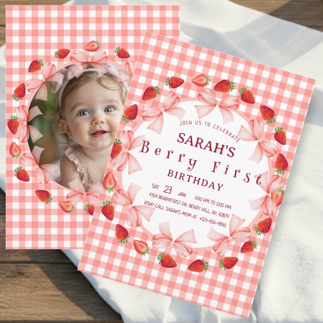 Coquette Berry First Birthday Red Gingham Photo Einladung (Coquette Berry First Birthday Red Gingham Photo Invitation)
