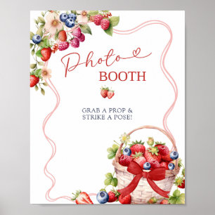 Coquette Berry Verliebtes PhotoBooth-Party-Schild Poster