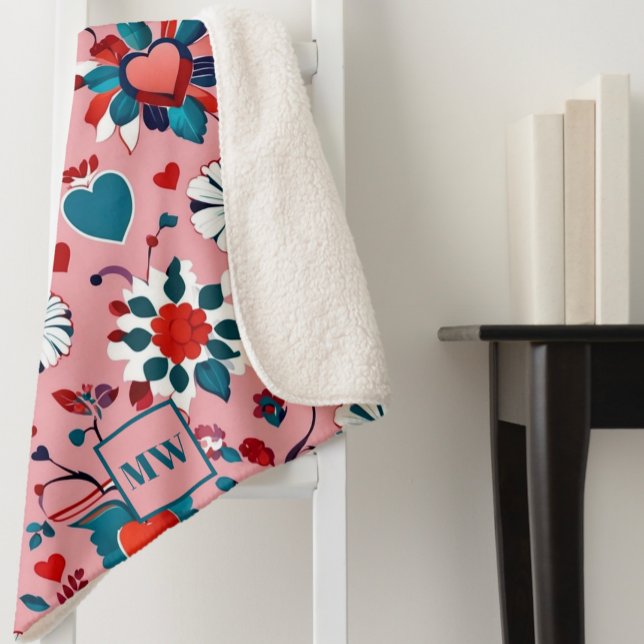 Coquette, Blumenmotiv und Herzmotiv Sherpadecke (Von Creator hochgeladen)