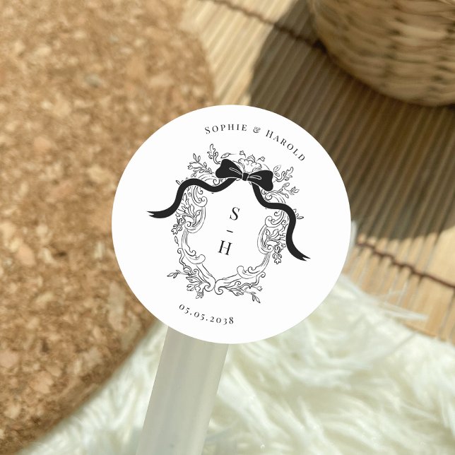 Coquette Bow Wappen Monogram French Wedding Runder Aufkleber (Von Creator hochgeladen)