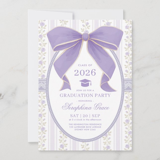 Coquette Lila Bow Shabby Chic Graduation Party Einladung (Vorderseite)