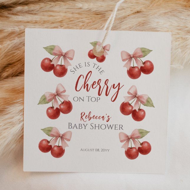Coquette Pink Bow Red Cherry auf Top Baby Dusche Geschenkanhänger (Von Creator hochgeladen)