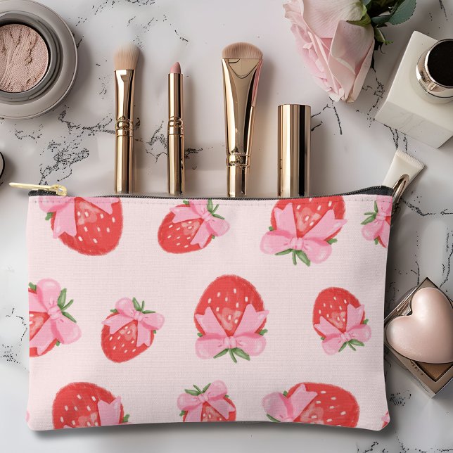 Coquette Strawberry Make up Bag Zubehörtasche (Von Creator hochgeladen)
