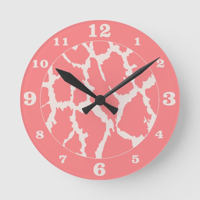 Coral Giraffe Animal Print Numbere Runde Wanduhr (Vorderseite)