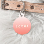 Coral Ombre Gradient Pet Tag Tiermarke<br><div class="desc">Ihr wütender Freund wird mit diesem Korallenanhänger super stilvoll sein. Verfügt über einen Gradientenhintergrund und den Namen Ihres Tieres im modernen weißen Text. Passen Sie die Rückseite mit Ihren Kontaktdaten an. Erhältlich in zwei weiteren Farben - Karo in unserem Shop!</div>