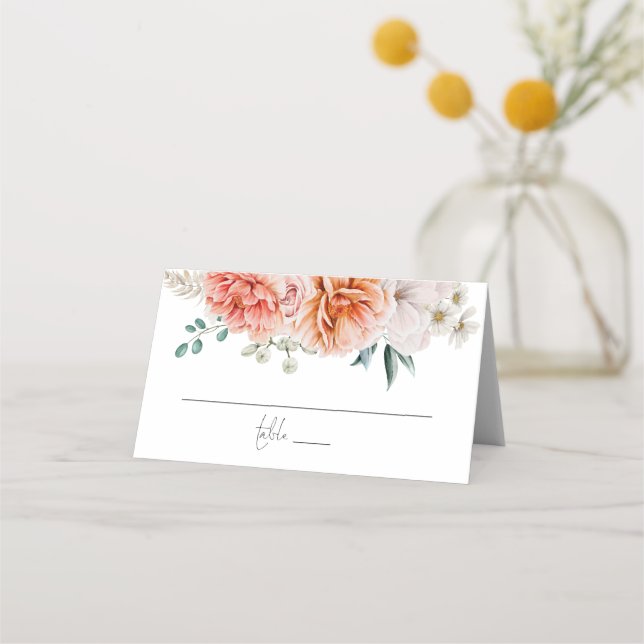 Coral Peach Peonies Script Hochzeit Platzkarte (Vorderseite)
