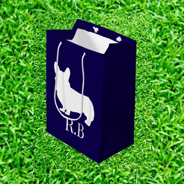 Corgi Golf Blue Navy Mittlere Geschenktüte (Celebrate your love for Corgis on the green! Our Corgi Lovers Golf gift bag is packed with fun)