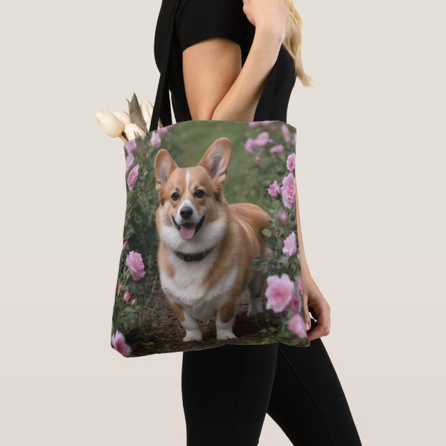 Corgi in den rosa Rosen, Tasche (Von Nahem)