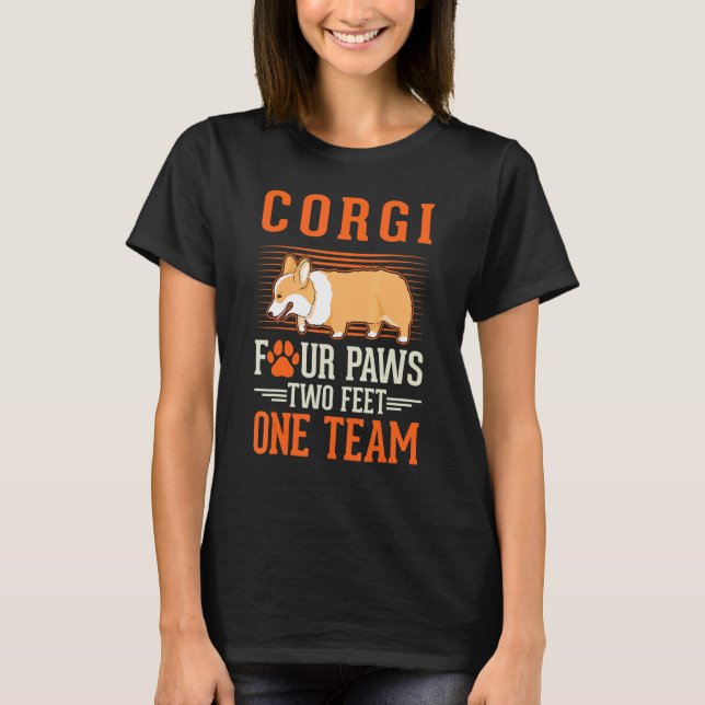Corgi Vier Pfoten zwei Fuß ein Team Corgi T-Shirt (Vorderseite)