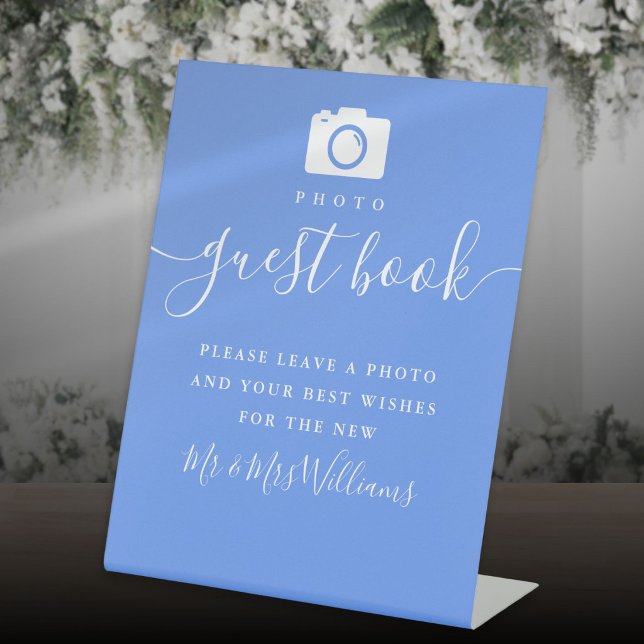 Cornflower Blue Modern Script Foto Gästebuch Sockelschild (Cornflower Blue Modern Script Photo Guest Book Pedestal Sign)