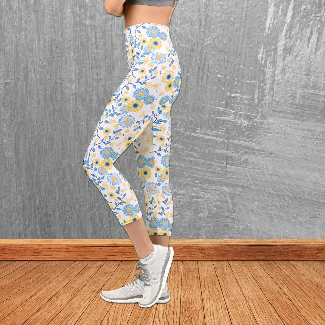 Cornflower Blue Yellow Floral Pattern Capri Leggings (Von Creator hochgeladen)