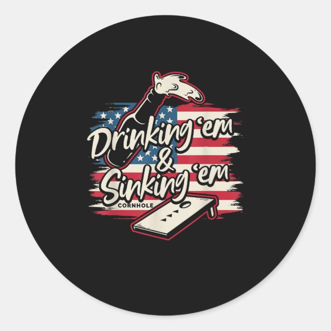 Cornhole Trinken oder Versenken 4. Juli Runder Aufkleber (Vorderseite)