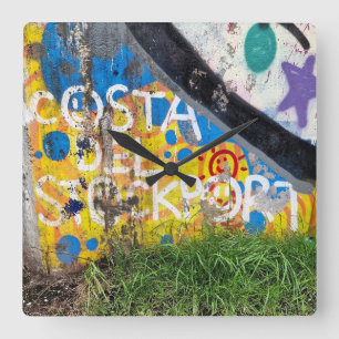 Costa Del Stockport Quadratische Wanduhr