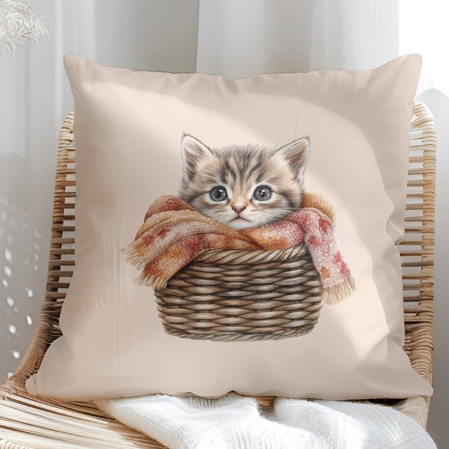 Cosy Basket Cat Kissen - Warme Creme Edition (Cozy Basket Cat Pillow – Warm Cream Edition in a sunny boho rattan chair)