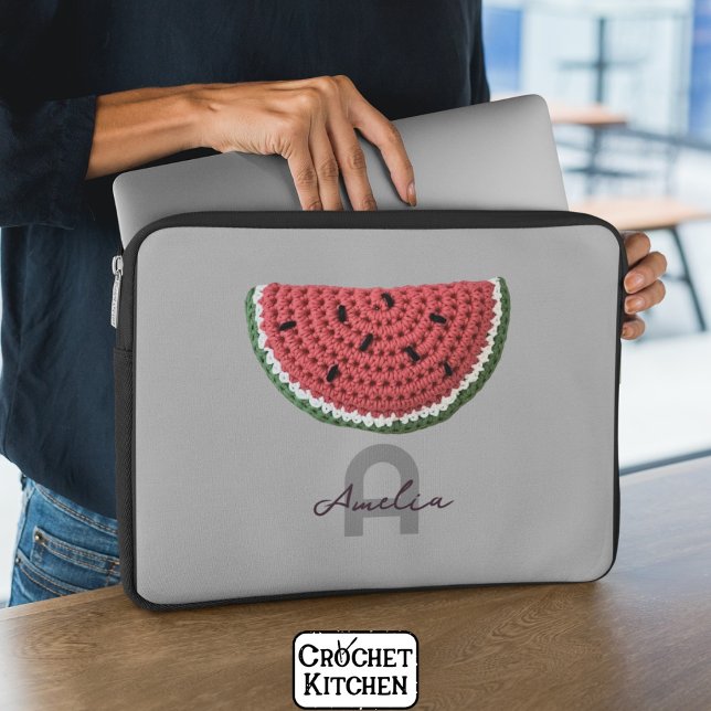 Cosy Crochet Watermelon Fruchtsästhetik Monogram Laptopschutzhülle (Von Creator hochgeladen)