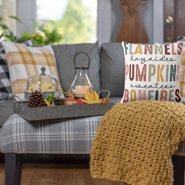 Cosy Fall Accent Bonfire, Pumpkin Patch Kissen (Flannels, Hayrides, pumkins, sweaters, and bonfires throw pillow)