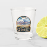 Cotopaxi Nationalpark Ecuador Art Vintag Schnapsglas<br><div class="desc">Cotopaxi Vektorgrafik Design. Der Park ist ein großes,  bewaldetes Gebiet in Ecuador,  das Teile von Cotopaxi,  Pichincha und Napo umspannt. Es ist bekannt für den aktiven,  schneebedeckten Vulkan Cotopaxi und den weiten Limpiopungo See.</div>