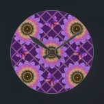 Cottagecore Butterfly & Flower Grid Pattern Runde Wanduhr<br><div class="desc">Step into a whimsical garden with this unique textured floral pattern. The design features large, stylized sunflowers (or dahlias) in a stunning gradient of purple, pink, and orange, giving them a soft, velvet-like appearance. Cute purple butterflies flutter between the blooms, all set against a delicate pastel pink trellis background. Perfect...</div>