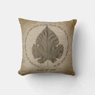 Cottonwood Tree Leaf mit griechischem Sprichwort Kissen